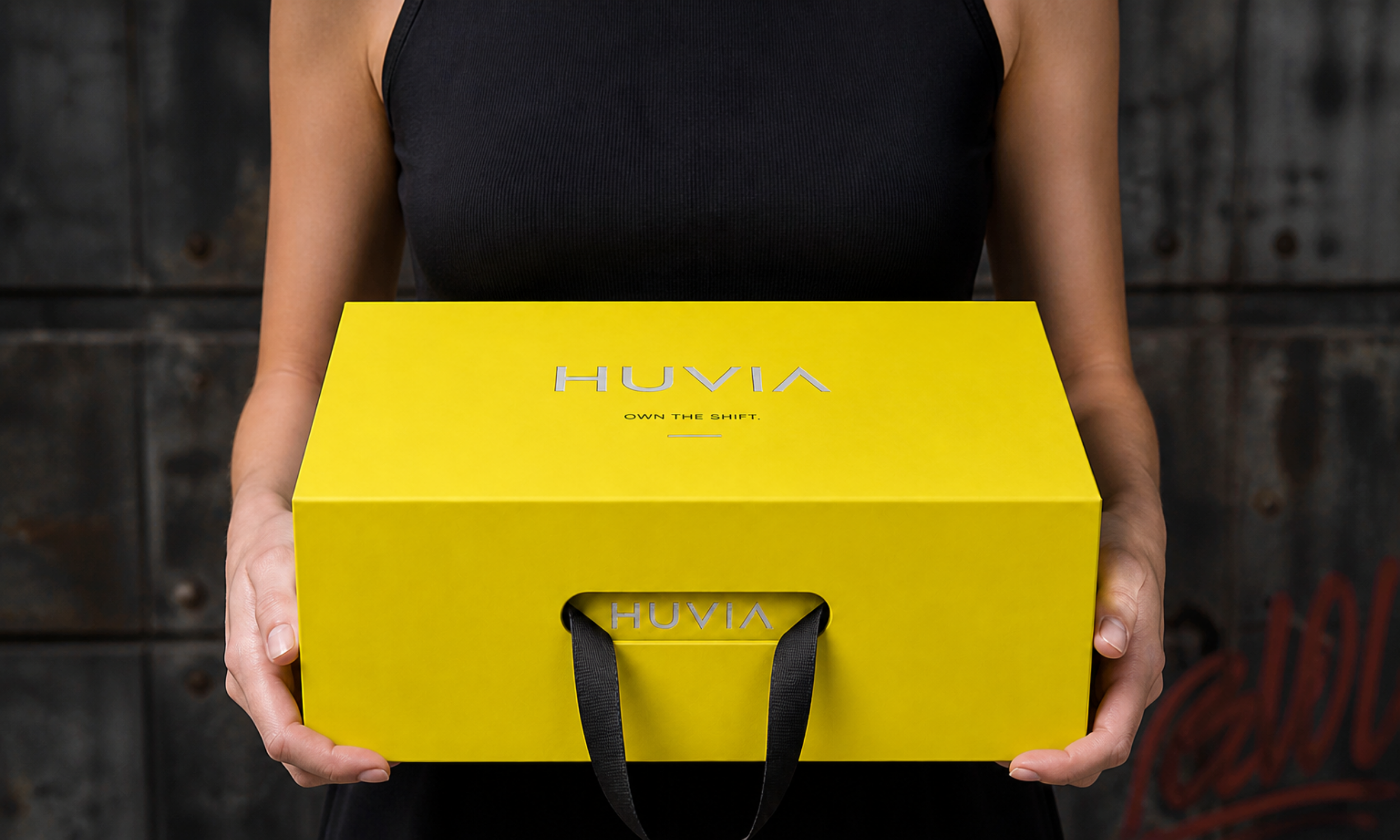 Apparel and fashion presentation packaging