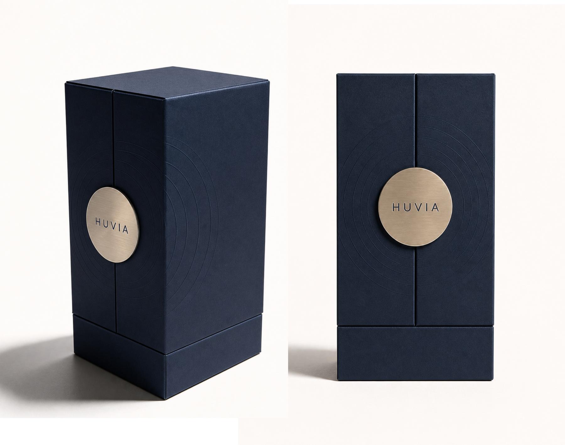 Premium foldable gift box surface and closure detail